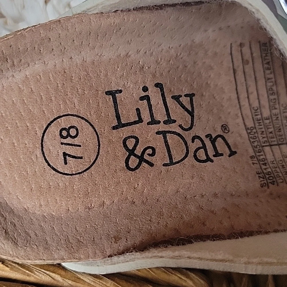 NWOT, Lily & Dan camo sandals, size 7/8